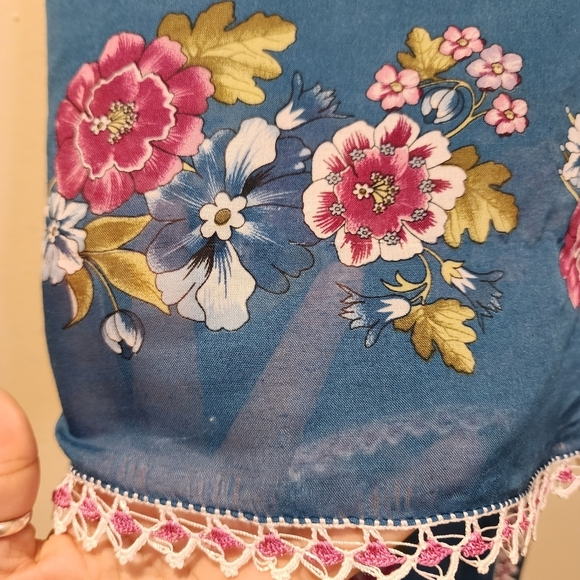 WOMEN'S Large Blue Floral Light Weight Scarf 37" x 39" - Picture 3 of 10